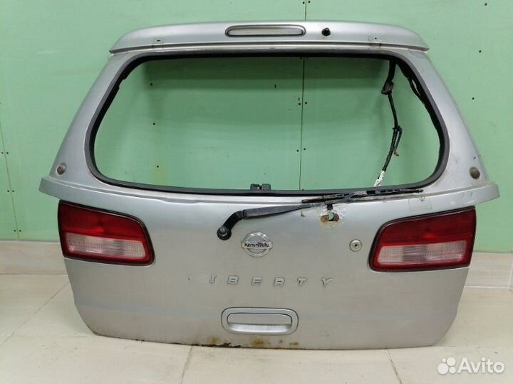 Крышка багажника задняя Nissan Liberty