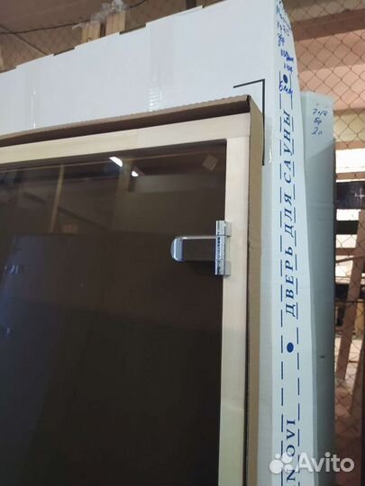 Стеклянная дверь Andres