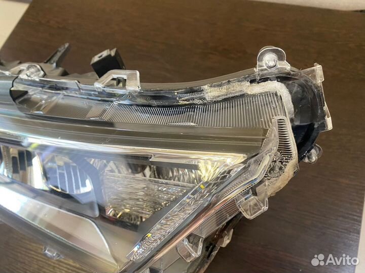 Фара правая LED Toyota Rav 4 XA50