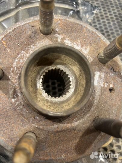 Поворотный кулак передний правый Chevrolet Aveo