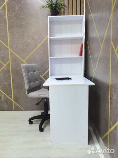Компьютерный стол белый