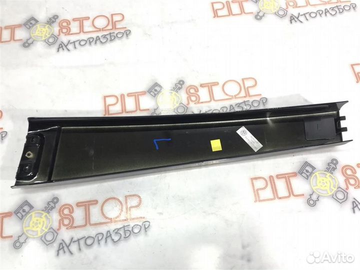 Накладка между стекол левая VW Touareg GP (7LA,7L