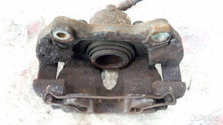 Суппорт тормозной передний правый Опель Астра Н