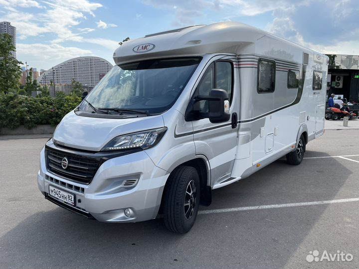 Полуинтегрированный LMC Cruiser Comfort T 732 G, 2017