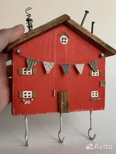 Деревянный домик ключница