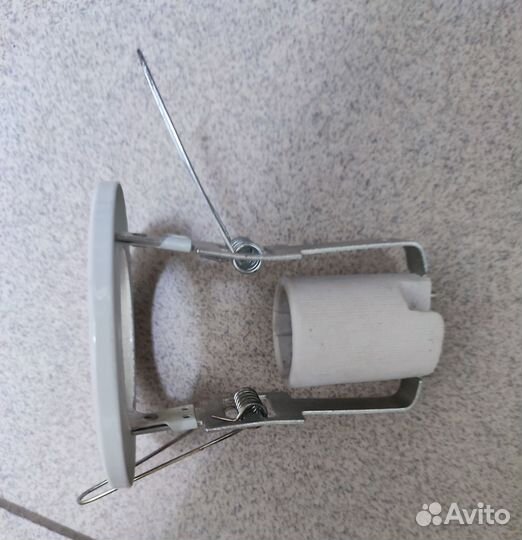 Светильники потолочные,белые,подвесные б/у