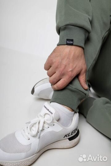 Мужской спортивный костюм