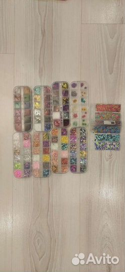 Втирки, стразы, блёстки, стемпинг, дизайн ногтей