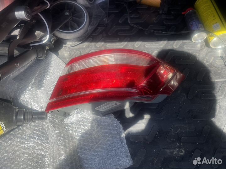 Задний правый фонарь на Весту