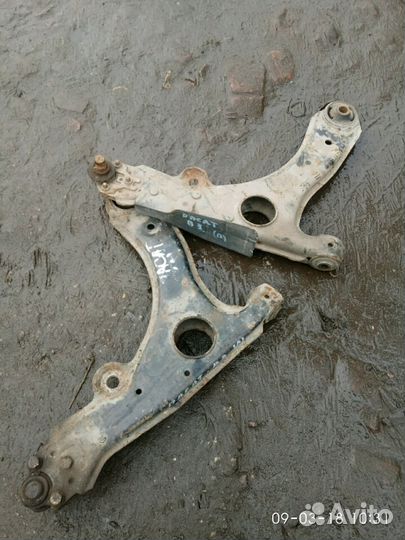 Передние рычаги Volkswagen Passat B3