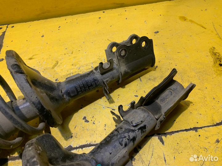 Стойка передняя Kia Spectra 2002–2011