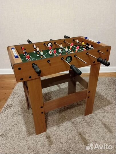 Настольный футбол на ножках