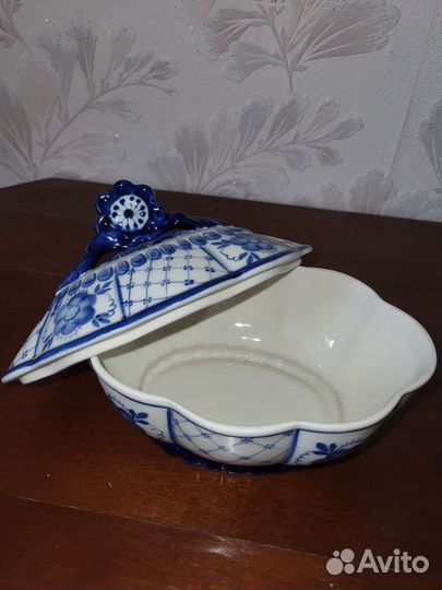 Фарфоровая посуда гжель