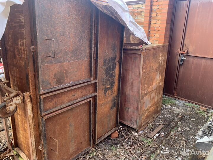 Металлический бак для воды