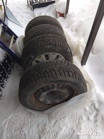 Шины шипованые с дисками Форд и колпаками
