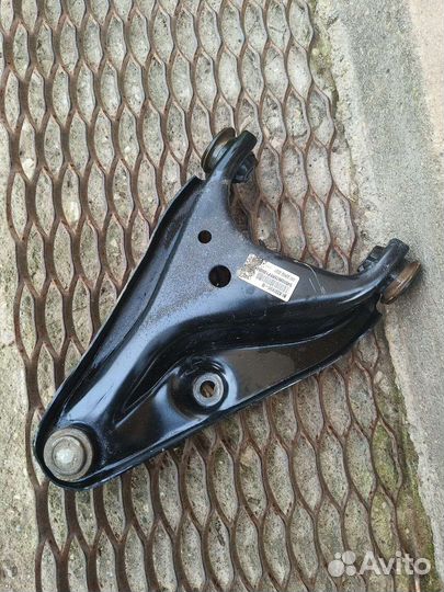 Рычаг Рено Ларгус Хрей Ниссан Сандеро Степвей