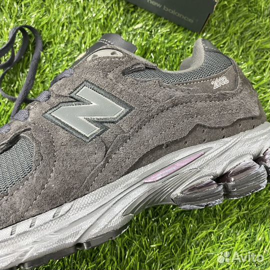 Кроссовки мужские New Balance 2002R в наличии