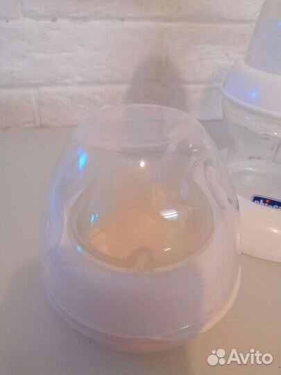 Молокоотсос ручной с бутылкой Chicco