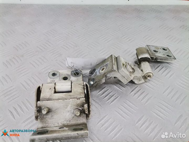 Петля двери распашной Peugeot Partner (M59) рест