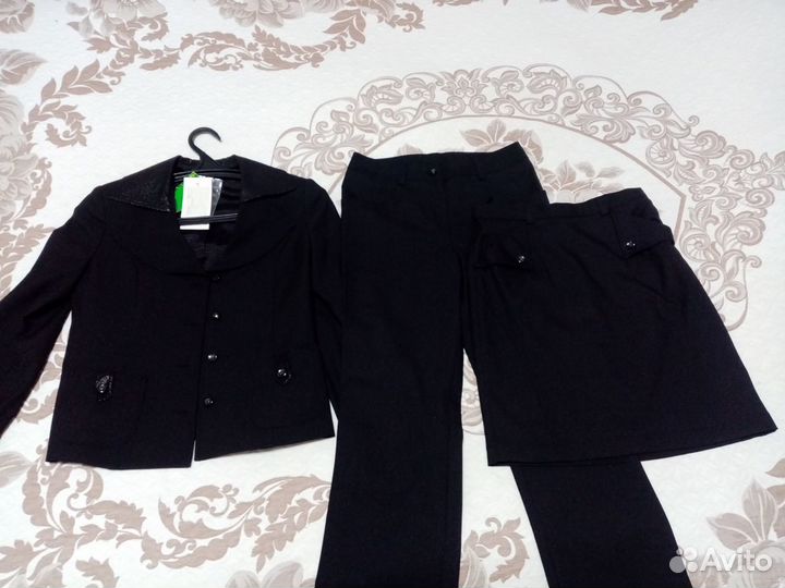 Новый школьный костюм тройка р-р 152