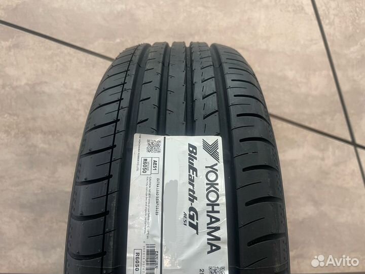 Yokohama BluEarth AE51 215/55 R16