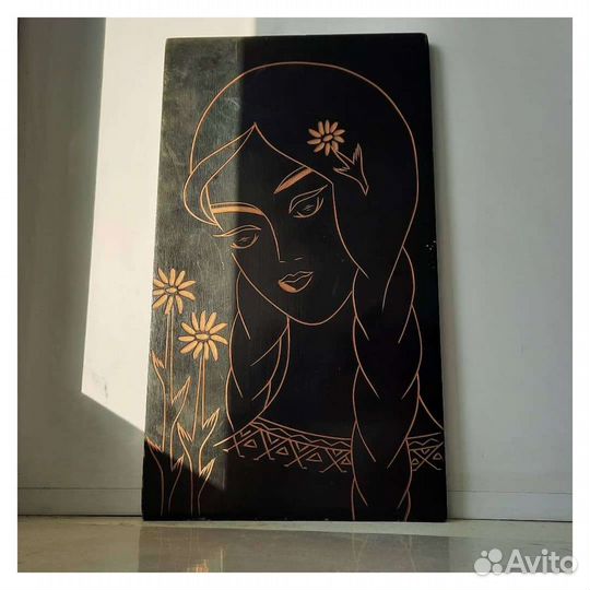 Деревянное панно с изображением девушки СССР винта