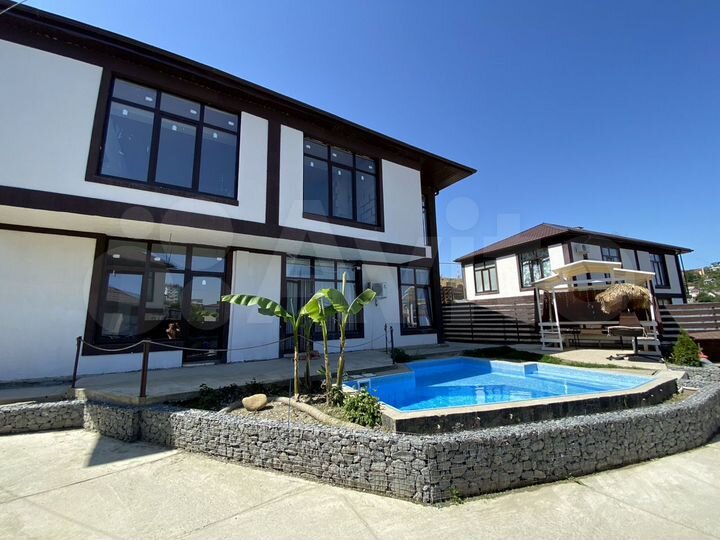 Коттедж 320 м² на участке 5 сот.