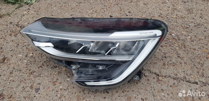 Продам фару левую переднею на рено аркану