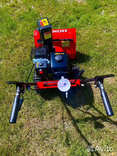 Снегоуборщик самоходный Honda HSS569 9Hp