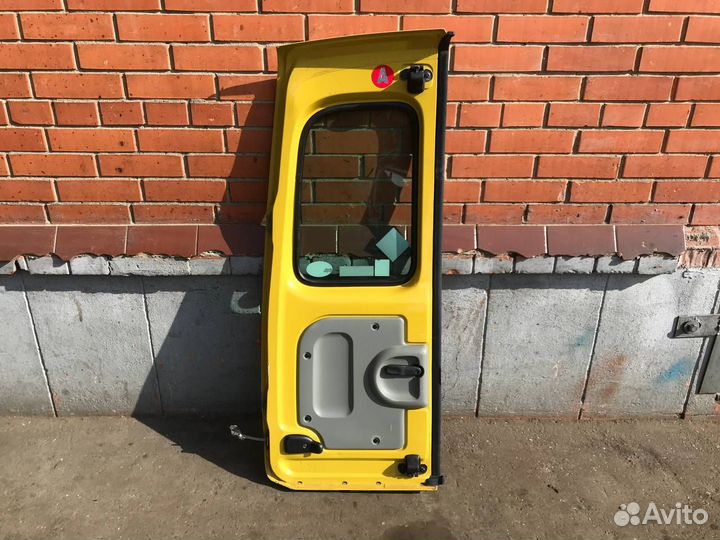 Задняя дверь багажника правая Renault Kangoo 97-07