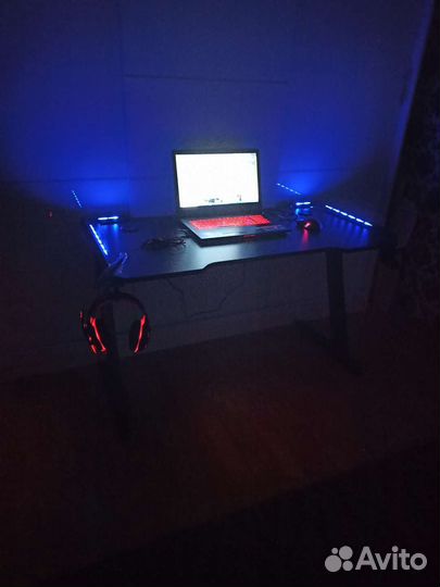Игровой компьютерный стол