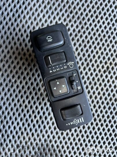 Блок управления Mitsubishi Carisma