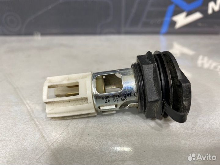 Розетка прикуривателя Volkswagen Passat Variant B6