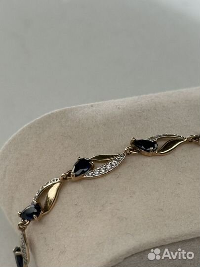 Золотой браслетс с бриллиантами и сапфирами