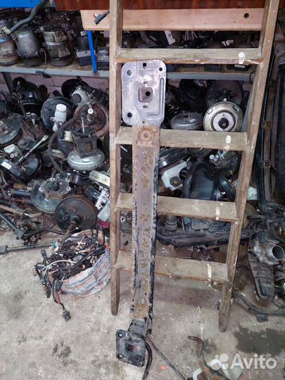 Усилитель заднего бампера Форд Фокус 2