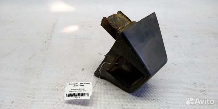 Крепление фонаря подсветки номера правого Opel Se