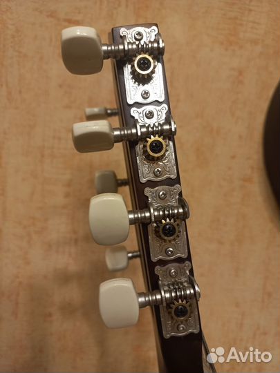 Акустическая гитара семиструнная