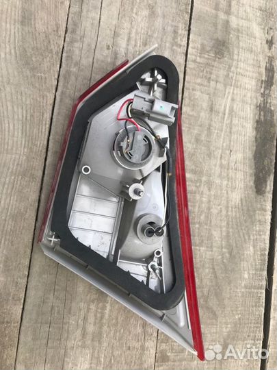 Фонарь задний внутренний левый Ford Focus 3 CB8