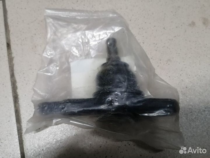 Шаровая опора нижняя левая Хендай Тусон с 2004