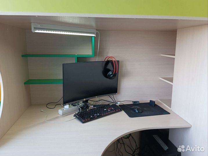 Двухъярусная кровать бу со столом и шкафом