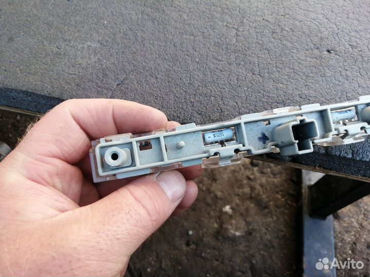 Стоп-сигнал дополнительный Toyota Land Cruiser 200