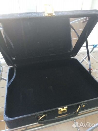 Массажёр для лица Desheli и чемоданчик Desheli