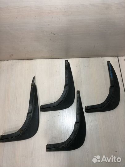 Брызговик задний правый skoda Octavia A5