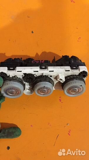 Блок управления кондиционером на Mitsubishi Colt