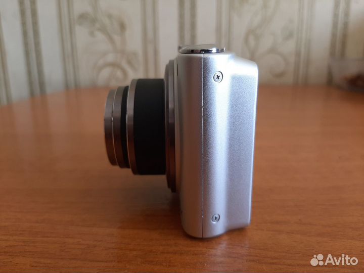 Цифровой фотоаппарат Casio EX-H15