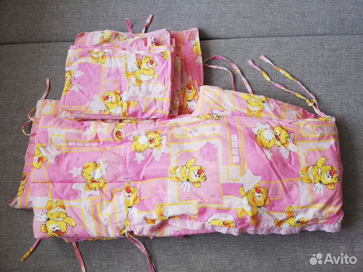 Комплект в детскую кроватку(простынь, подушка, под