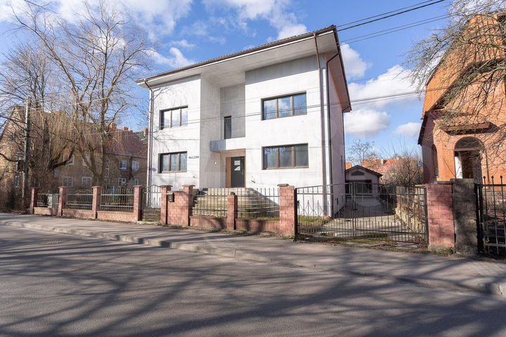 Коттедж 495 м² на участке 9,5 сот.