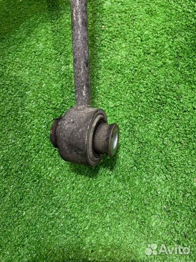 Стойка стабилизатора передняя правая Mercedes-Benz