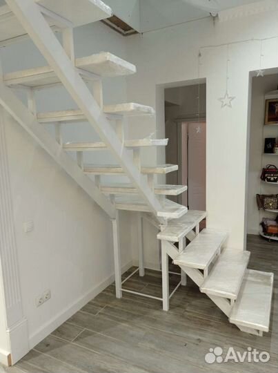 Лестница на второй этаж (на заказ)