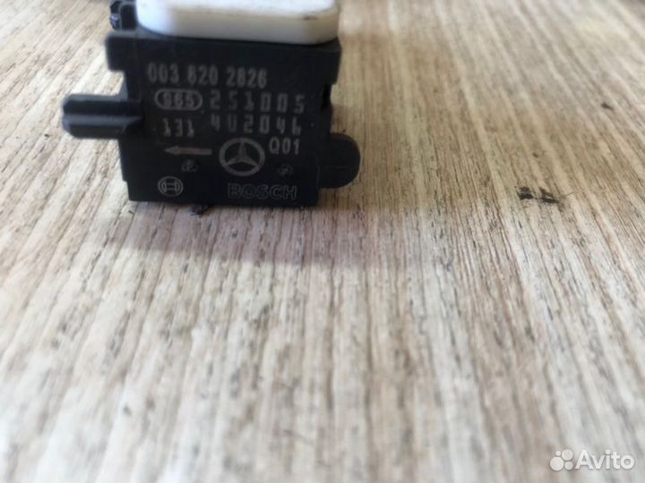 Датчик удара Mercedes-Benz S-Class W221